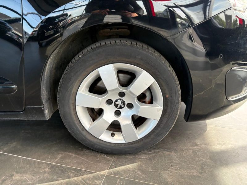 Peugeot  5008 1.6 BlueHDi 120ch 7PL 🚙 1ère main / Suivi complet ✅ / Embrayage neuf 🔧 / Garantie✅