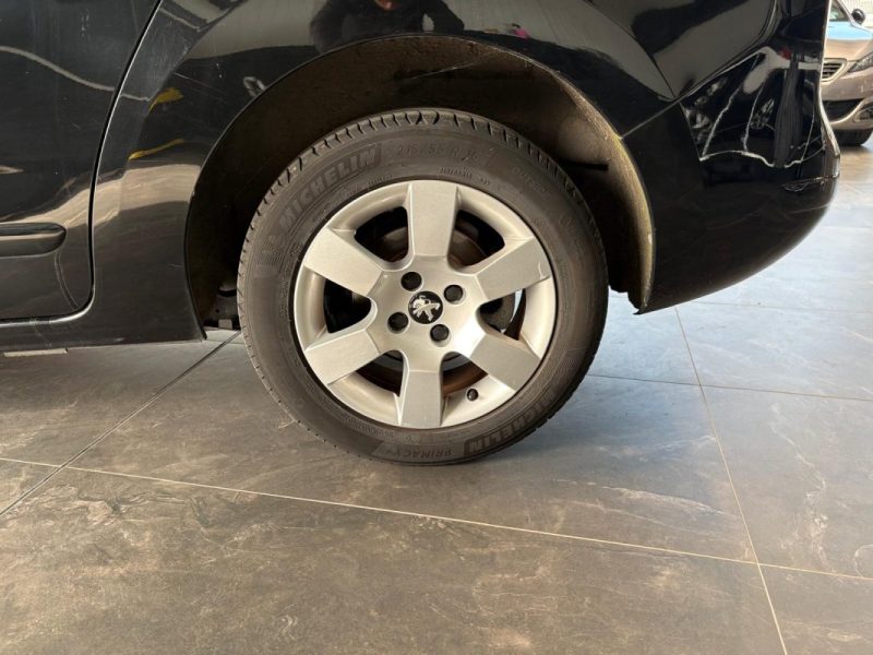 Peugeot  5008 1.6 BlueHDi 120ch 7PL 🚙 1ère main / Suivi complet ✅ / Embrayage neuf 🔧 / Garantie✅