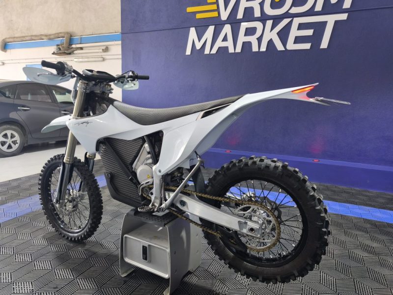 STARK VARG EX 80Cv 1er MAIN - 285 km - GARANTIE 11/2027 - 2025