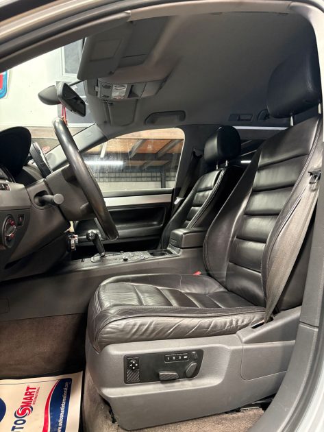 MAGNIFIQUE VOLKSWAGEN TOUAREG 2.5 TDI 174CH TIPTRONIC (SIÈGES CHAUFFANTS, 4 MOTION, SELLERIE CUIR) 