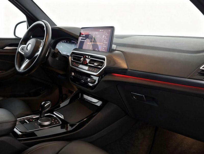 BMW X3 XDRIVE20D 190CH / TOIT PANO / CARPLAY / CAMÉRA / M SPORT