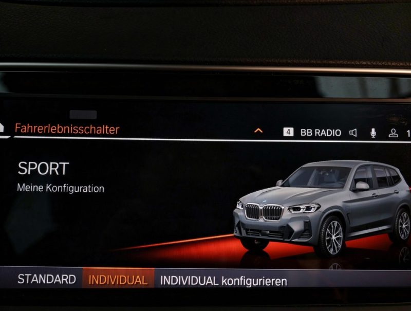 BMW X3 XDRIVE20D 190CH / TOIT PANO / CARPLAY / CAMÉRA / M SPORT
