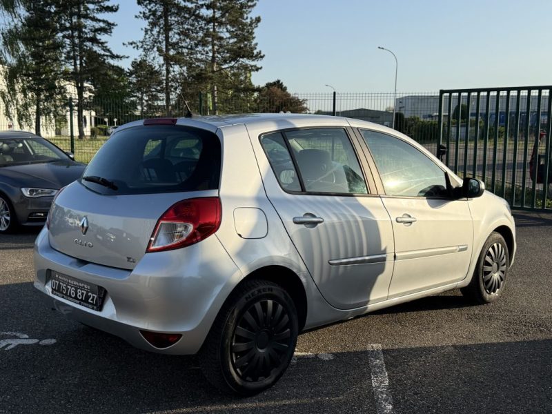 Renault Clio III 1.2 100ch Expression CLIM 