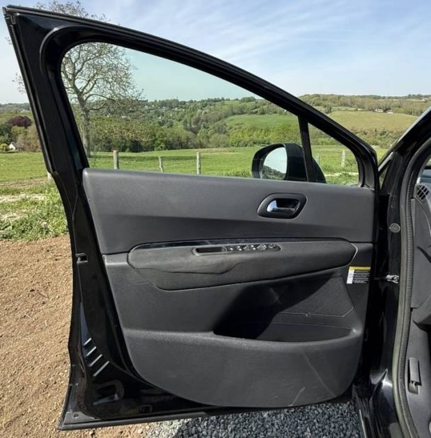 PEUGEOT 3008 1.6 e-hdi 115ch ALLURE AFFICHAGE TÊTE HAUTE/ TOIT PANORAMIQUE / BLUETOOTH