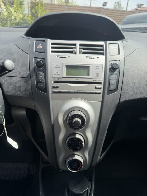 TOYOTA YARIS 1.3 VVT_ISOL 2007 - 80 324Kms - Premier Main - Parfait Etat - Suivit toyota