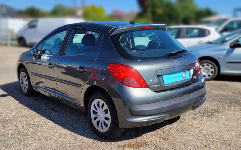 PEUGEOT 207 1.4 HDI 70 EXECUTIVE - Distribution neuve