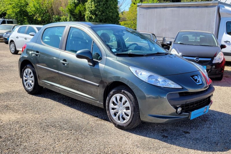 PEUGEOT 207 1.4 HDI 70 EXECUTIVE - Distribution neuve