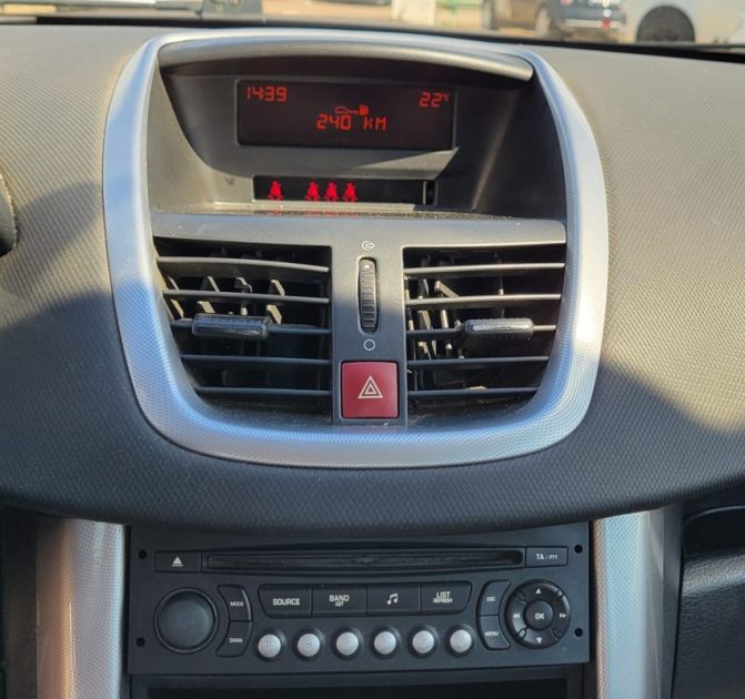 PEUGEOT 207 1.4 HDI 70 EXECUTIVE - Distribution neuve