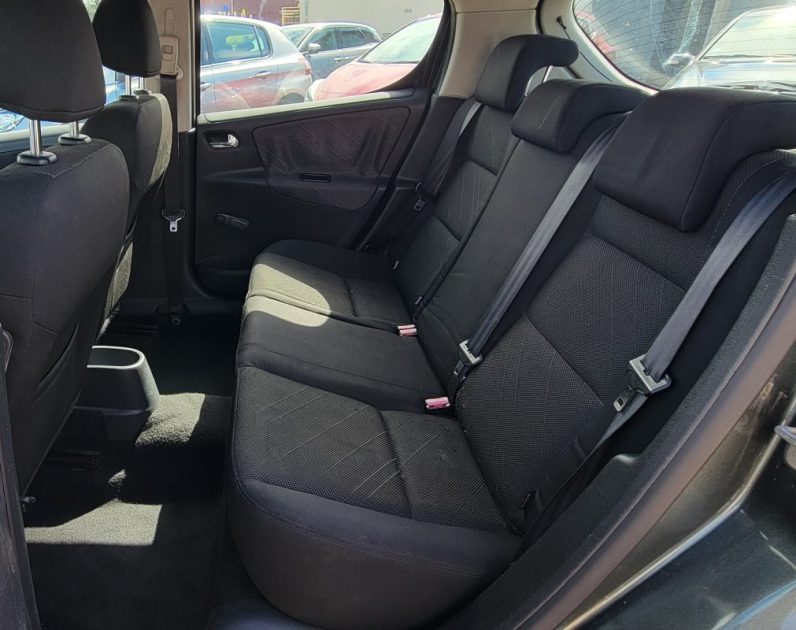 PEUGEOT 207 1.4 HDI 70 EXECUTIVE - Distribution neuve