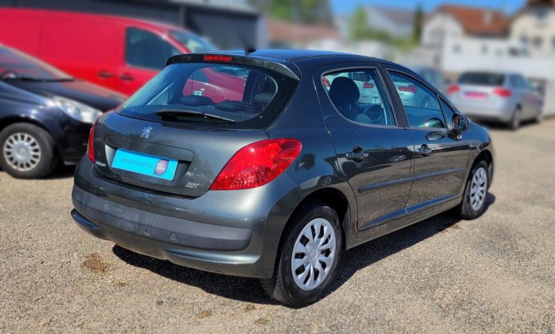PEUGEOT 207 1.4 HDI 70 EXECUTIVE - Distribution neuve