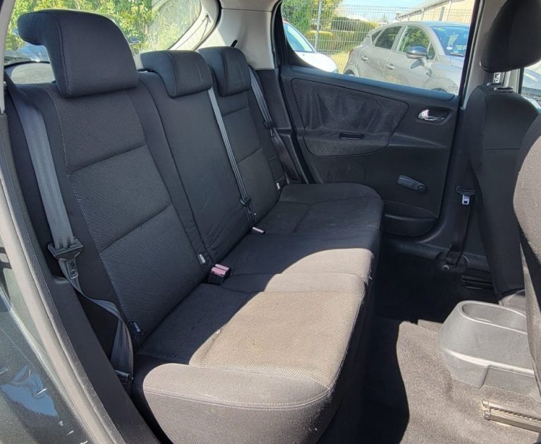 PEUGEOT 207 1.4 HDI 70 EXECUTIVE - Distribution neuve