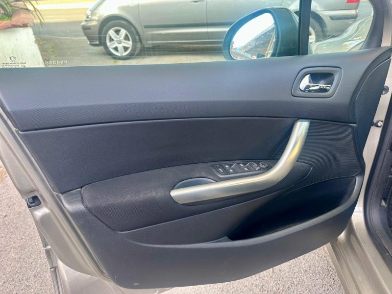 PEUGEOT 308 1.6 e-HDI 115 STYLE  