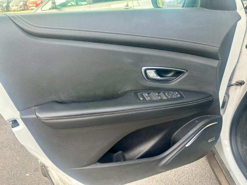 RENAULT GRAND SCENIC IV 1.6 DCI 160 Initiale Paris EDC 