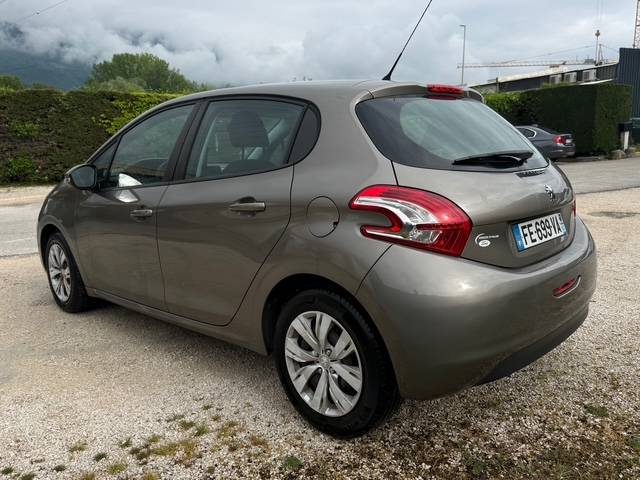 PEUGEOT 208 1.0 VTI 70 CV ACTIVE 5 PORTES ENTRETIEN DISTRIBUTION OK FAIBLE KILOMÉTRAGE 2015