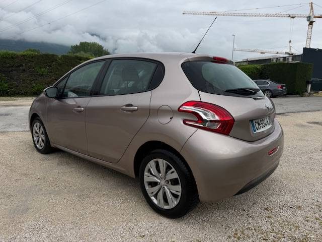 PEUGEOT 208 1.2 VTI 82 CV ACTIVE 5 PORTES ENTRETIEN DISTRIBUTION OK 2012