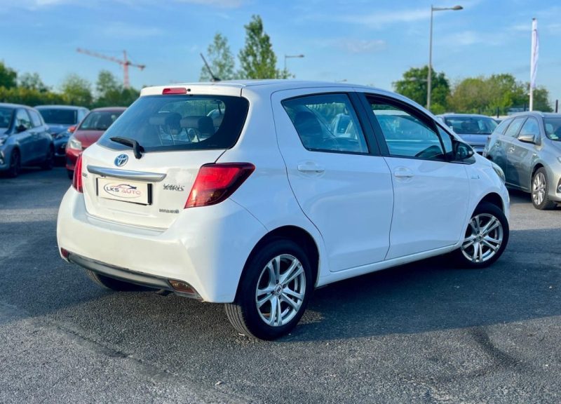 TOYOTA YARIS III 1.5 HYBRID 100h BUSINESS