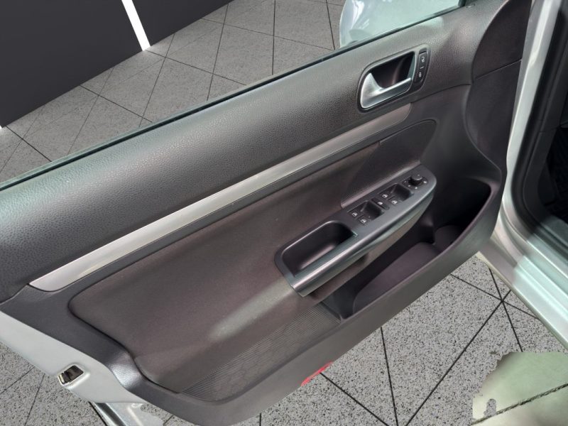 VOLKSWAGEN GOLF VI SW 1.6 TDI 105 4MOTION TRENDLINE 2010