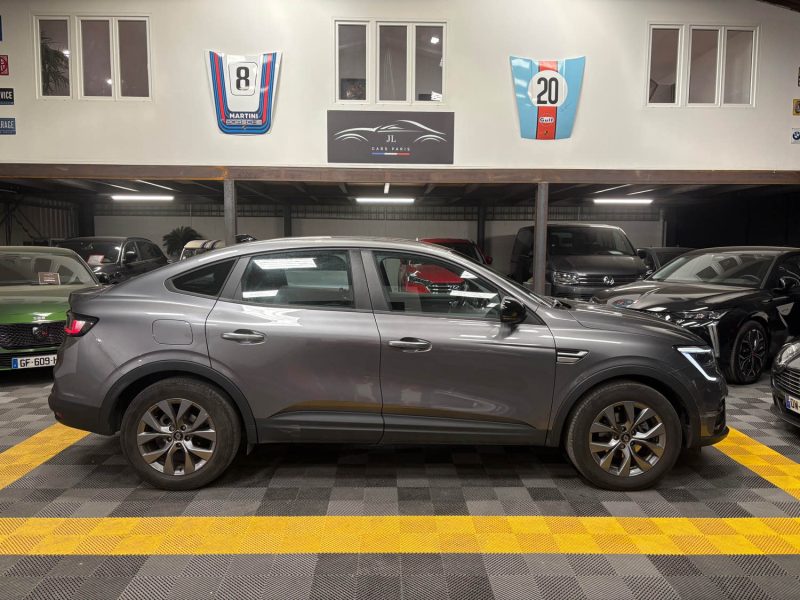 MAGNIFIQUE RENAULT ARKANA EVOLUTION 1.6 145CH HYBRIDE (APPLE CARPLAY, CAMÉRA DE RECUL, ATTELAGE)