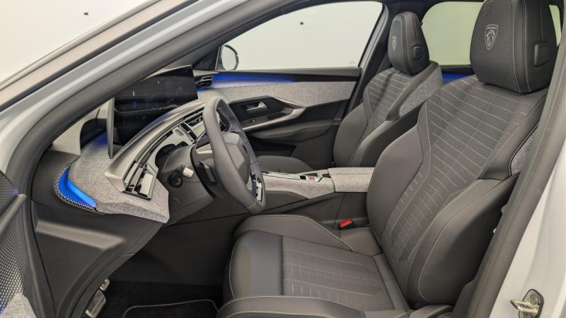 PEUGEOT 5008 HYBRID 145 E-DCS6 GT TOIT OUVRANT 2025