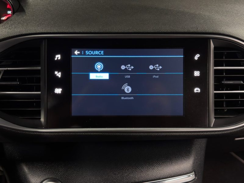 PEUGEOT 308 II PHASE 2 GT LINE 1.2 TUBRO 130 Cv APPLE & ANDROID TOIT PANO GPS CAMERA - GARANTIE 1 AN