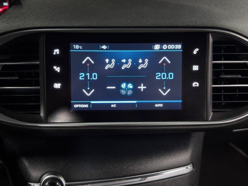PEUGEOT 308 II PHASE 2 GT LINE 1.2 TUBRO 130 Cv APPLE & ANDROID TOIT PANO GPS CAMERA - GARANTIE 1 AN