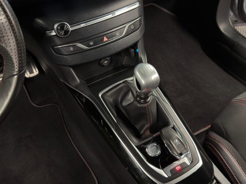 PEUGEOT 308 II PHASE 2 GT LINE 1.2 TUBRO 130 Cv APPLE & ANDROID TOIT PANO GPS CAMERA - GARANTIE 1 AN