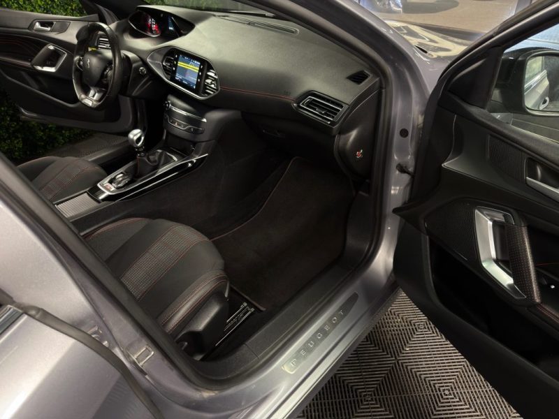 PEUGEOT 308 II PHASE 2 GT LINE 1.2 TUBRO 130 Cv APPLE & ANDROID TOIT PANO GPS CAMERA - GARANTIE 1 AN