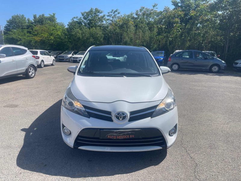 TOYOTA VERSO 126 D-4D 5 PLACES FAP SKYVIEW 237MKM