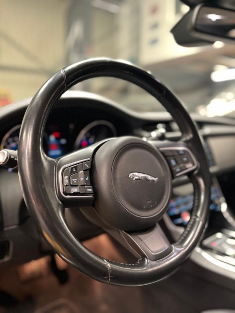 MAGNIFIQUE JAGUAR XF PURE 2.0D 180CH (CAMÉRA DE RECUL, TOIT OUVRANT, RADAR AVANT/ARRIÈRE)⭐️⭐️⭐️⭐️⭐️