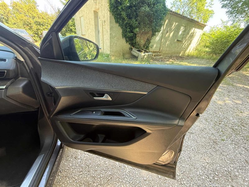 PEUGEOT 3008 II HYBRID 225CH E-EAT8 ROADTRIP 