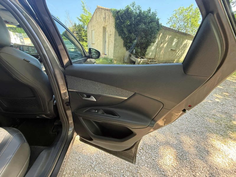 PEUGEOT 3008 II HYBRID 225CH E-EAT8 ROADTRIP 