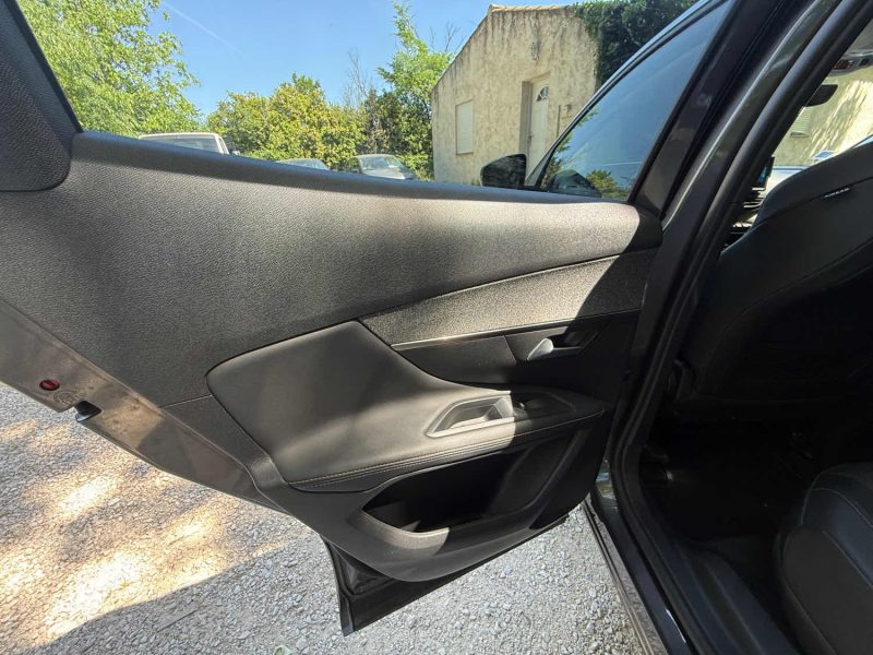 PEUGEOT 3008 II HYBRID 225CH E-EAT8 ROADTRIP 