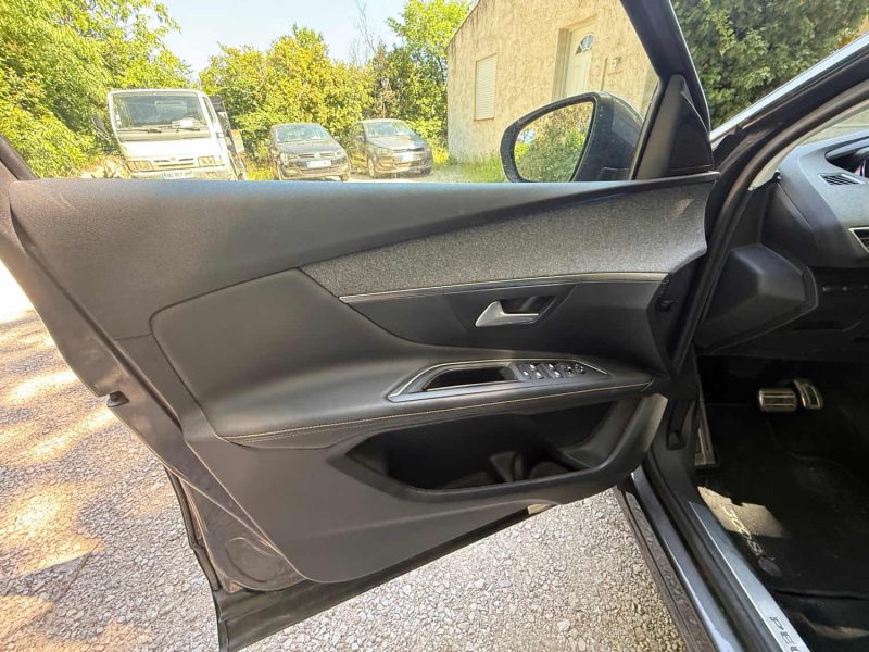 PEUGEOT 3008 II HYBRID 225CH E-EAT8 ROADTRIP 