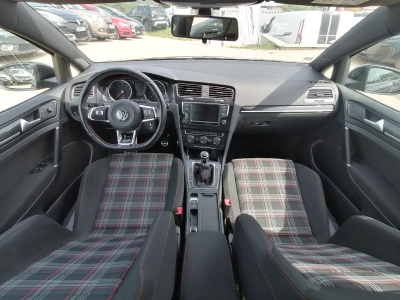 VOLKSWAGEN Golf VII GTI - 230ch Performance 