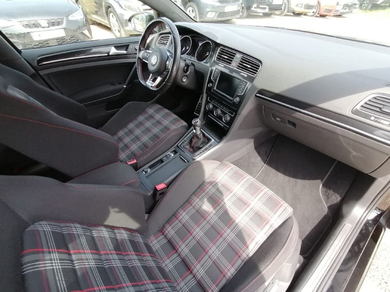 VOLKSWAGEN Golf VII GTI - 230ch Performance 
