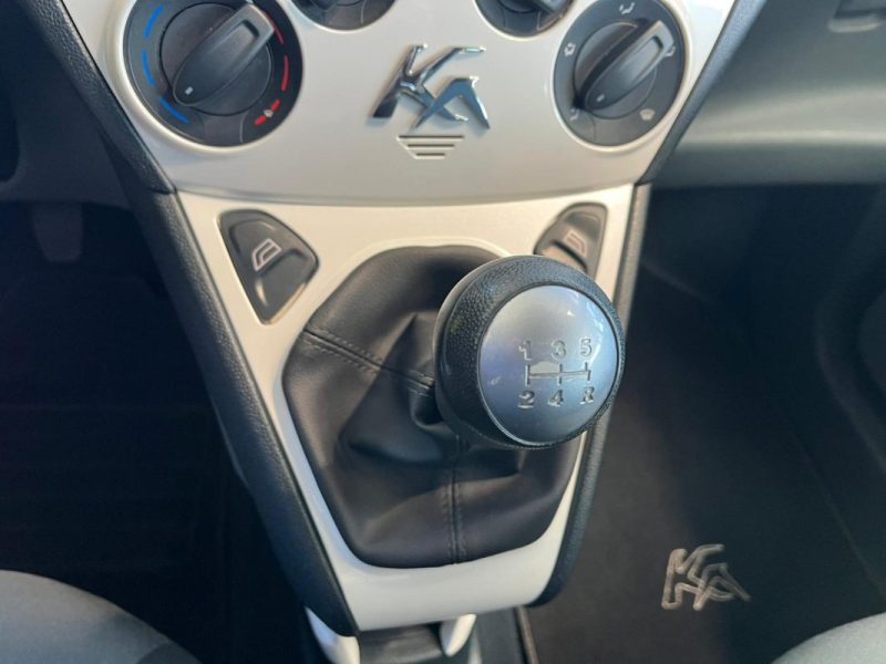 🚗 FORD KA 1.2 69ch ⚙️ TITANIUM ❄️ Climatisation 📡 Radar de recul 📱 Bluetooth