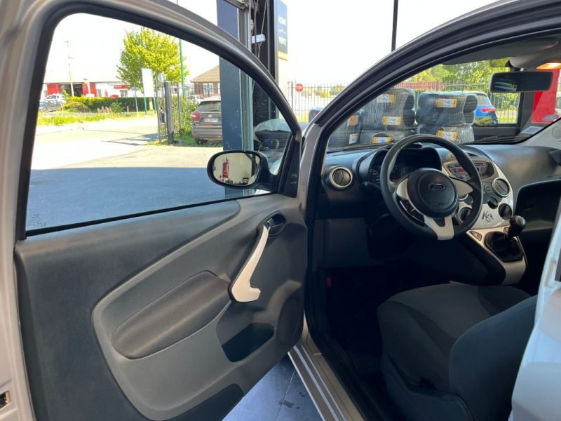 🚗 FORD KA 1.2 69ch ⚙️ TITANIUM ❄️ Climatisation 📡 Radar de recul 📱 Bluetooth