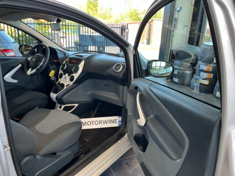 🚗 FORD KA 1.2 69ch ⚙️ TITANIUM ❄️ Climatisation 📡 Radar de recul 📱 Bluetooth