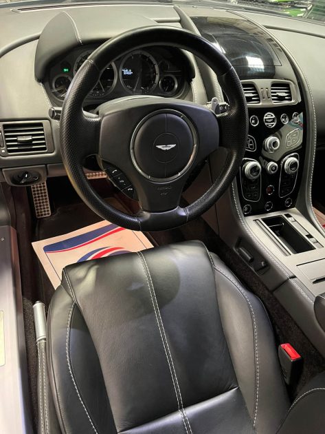 MAGNIFIQUE ASTON MARTIN V8 VANTAGE 426 CH (ORIGINE FRANCE, SUIVI D’ENTRETIEN, SIEGES CHAUFFANTS))
