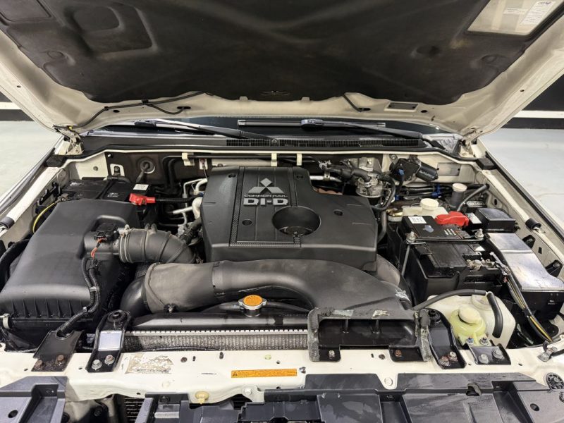 MITSUBISHI PAJERO 3.2 DI-D INVITE 2010