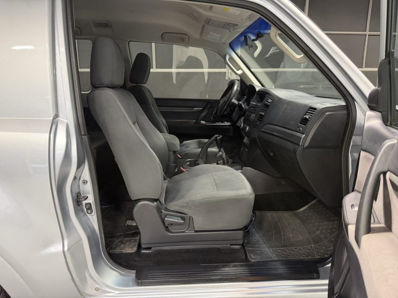 MITSUBISHI PAJERO 3.2 DI-D 200 INVITE 2011