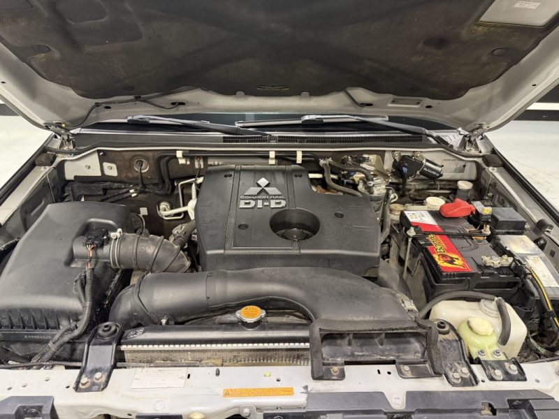 MITSUBISHI PAJERO 3.2 DI-D 200 INVITE 2011