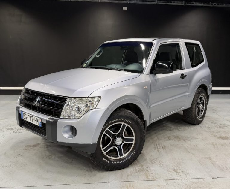 MITSUBISHI PAJERO 3.2 DI-D 200 INVITE 2011