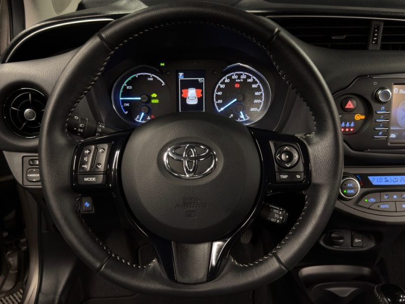 TOYOTA YARIS 3 III PHASE 3 HYBRID 1.5 VVTi 100 Cv 1ERE MAIN / 6.577 Kms BOITE AUTO - GARANTIE 1 AN