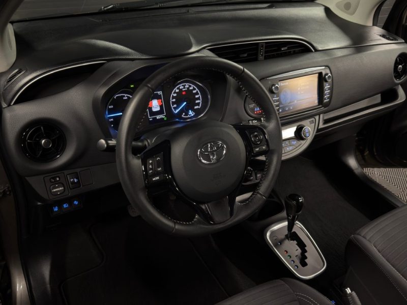 TOYOTA YARIS 3 III PHASE 3 HYBRID 1.5 VVTi 100 Cv 1ERE MAIN / 6.577 Kms BOITE AUTO - GARANTIE 1 AN