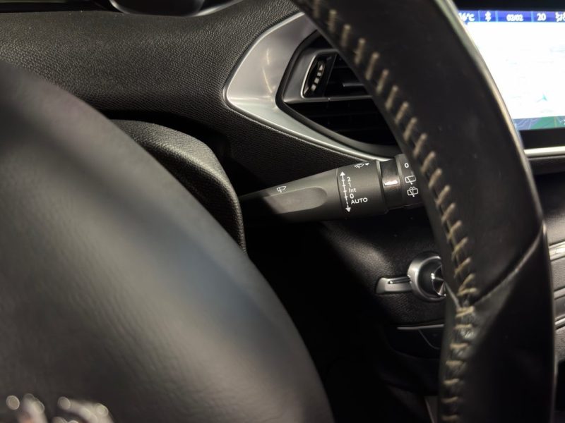PEUGEOT 308 II ALLURE 1.2 130 Cv BOITE AUTO TOIT PANORAMIQUE ECRAN GPS CRIT AIR 1 - GARANTIE 1 AN