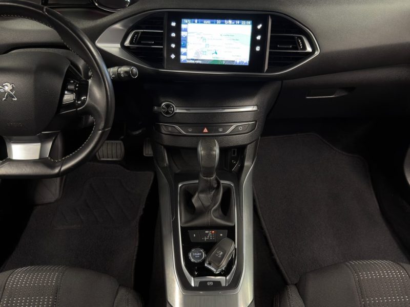 PEUGEOT 308 II ALLURE 1.2 130 Cv BOITE AUTO TOIT PANORAMIQUE ECRAN GPS CRIT AIR 1 - GARANTIE 1 AN