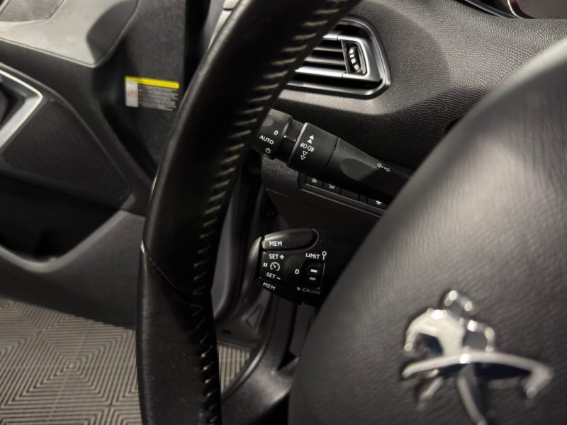 PEUGEOT 308 II ALLURE 1.2 130 Cv BOITE AUTO TOIT PANORAMIQUE ECRAN GPS CRIT AIR 1 - GARANTIE 1 AN