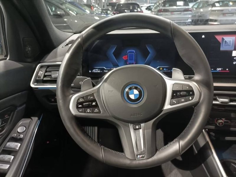 BMW 330 XDRIVE M SPORT / TOIT PANORAMIQUE / HEAD-UP DISPLAY / HARMAN KARDON 2024