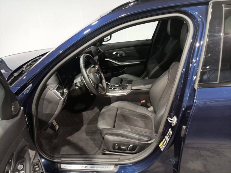 BMW 330 XDRIVE M SPORT / TOIT PANORAMIQUE / HEAD-UP DISPLAY / HARMAN KARDON 2024